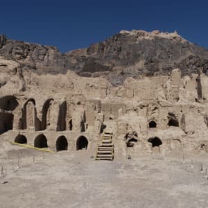 کوه خواجه؛ افسانه‌ای بر بستر هامون - Image 1